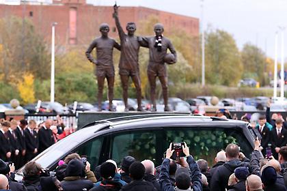 Σύσσωμη η ποδοσφαιρική οικογένεια της Αγγλίας είπε το «αντίο» στον Σερ Μπόμπι Τσάρλτον