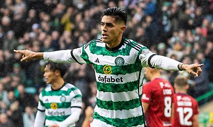 Εντυπωσιάζει με τη φανέλα της Σέλτικ και έγινε σύνθημα στα χείλη των οπαδών της ο Πάλμα!