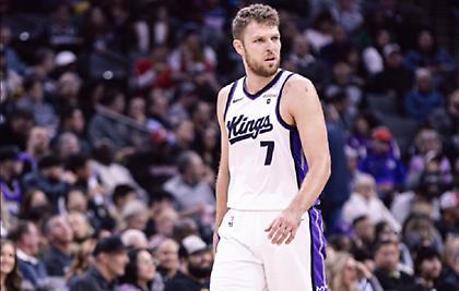 Η εξαιρετική εμφάνιση του Βεζένκοφ και το τελετουργικό των Κινγκς στο οποίο αποθεώθηκε