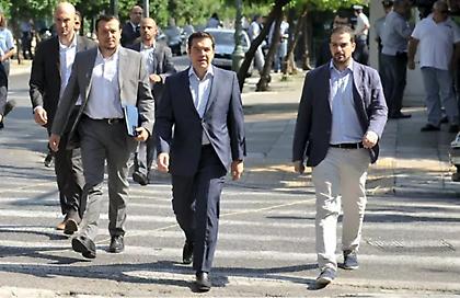 Περιβάλλον Τσίπρα για δείπνο με Σακελλαρίδη: «Ας μη τα συνδέουμε όλα με την πολιτική επικαιρότητα»