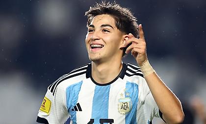Πιτσιρικάς που είχε υποδυθεί τον Μέσι σε ντοκιμαντέρ σκόραρε με την Αργεντινή στο Μουντιάλ Κ17