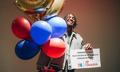 Οι Σίξερς έκαναν δώρο 50… κοτομπουκιές στον Μάξι όσοι και οι πόντοι που σημείωσε στη νίκη επί των Πέισερς!