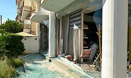 Οι ζημιές από την εμπρηστική επίθεση στο κατάστημα του Γκάμαρη (pics)
