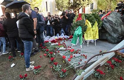 Ανδρουλάκης: Δέχθηκε αποδοκιμασίες ενώ κατέθετε στεφάνι στο Πολυτεχνείο