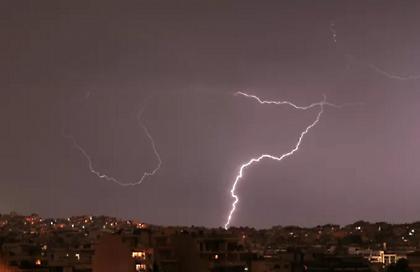 Έκτακτο δελτίο επιδείνωσης καιρού: Έρχονται ισχυρές βροχές, καταιγίδες και πτώση της θερμοκρασίας