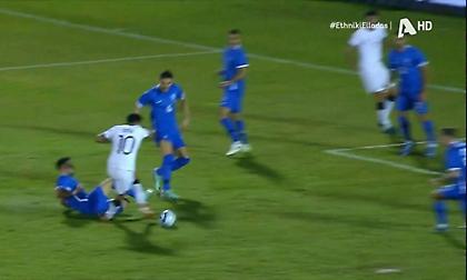 Το τάκλιν αυτοθυσίας του Μπάλντοκ που γλίτωσε την Εθνική!