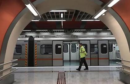 Μόνιμα στο 13% ο συντελεστής ΦΠΑ σε τουρισμό και συγκοινωνίες - Επανέρχεται στο 24% στα αναψυκτικά
