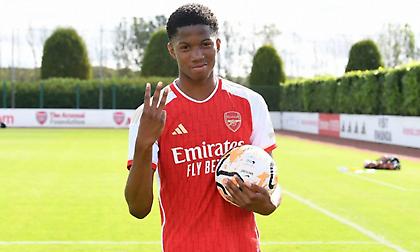 Τσίντο Όμπι-Μάρτιν: Ποιος είναι ο 15χρονος που έβαλε 10 γκολ στη Λίβερπουλ Κ16