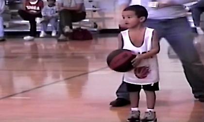 Απίθανο βίντεο από τα πρώτα βήματα του Τρέι Γιανγκ στο μπάσκετ σε ηλικία 4 ετών!