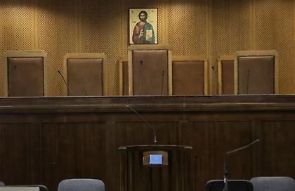 Ελεύθεροι με περιοριστικούς όρους ο επιχειρηματίας και ο αστυνομικός που καταγγέλονται για εξαπάτηση δανειοληπτών