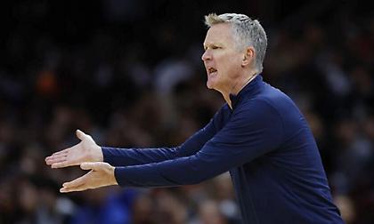 Νευρίασε με το γήπεδο των Σανς ο Κερ: «Είναι σαν techno club, μπορούμε απλά να παίξουμε μπάσκετ;»