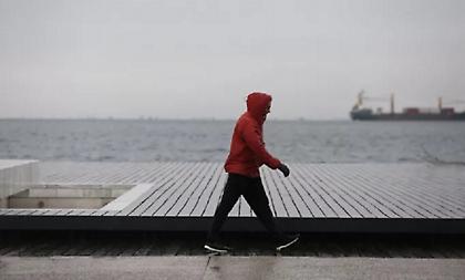 Άστατος ο καιρός σήμερα: Πτώση της θερμοκρασίας με βροχές και καταιγίδες