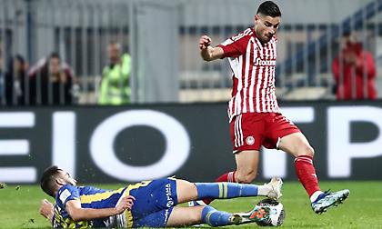 Νικολακόπουλος: «Μία θέση παίζεται για την ενδεκάδα του Ολυμπιακού»