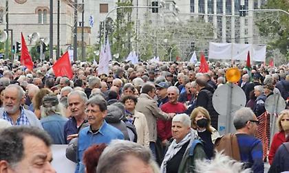 Πορεία συνταξιούχων στο κέντρο της Αθήνας