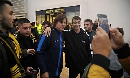 «Σε χιόνια και βροχές»: Θερμή υποδοχή -παρά την κακοκαιρία- στην αποστολή της ΑΕΚ στα Γιάννενα!