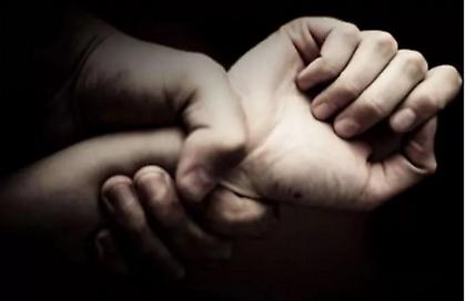 Παγκόσμια Ημέρα για την Εξάλειψη της Βίας κατά των Γυναικών - 8.500 καταγγελίες μέσα στο δεκάμηνο