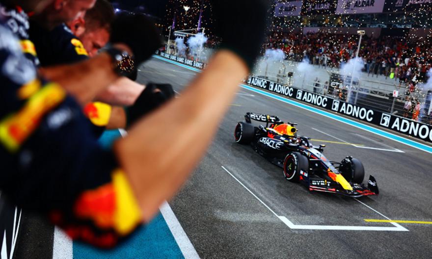 Formula 1: Θριάμβευσε και στο τελευταίο grand prix της σεζόν ο Φερστάπεν