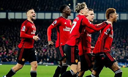 Γκολάρα, τριάρα και… ανεβαίνει η Μάντσεστερ Γιουνάιτεντ!