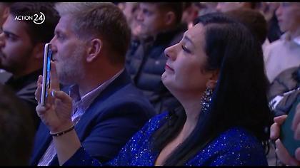 Συγκινήθηκε η μητέρα του Κουλιεράκη στη βράβευση του γιου της