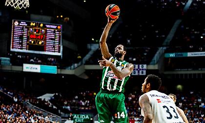 Από μικρός... οπαδός: Ο γιος του Γκιστ κάνει σουτάκια με τη φανέλα του Παναθηναϊκού AKTOR!