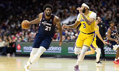 Διασυρμός για Λέικερς στη Φιλαδέλφεια και αρνητικό ρεκόρ για Λεμπρόν