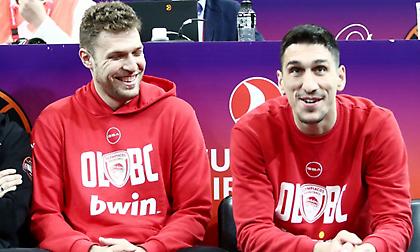 Επικό τρολάρισμα Λαρεντζάκη σε Βεζένκοφ: «Μπορείς να ταπώσεις τον Κάρι, αλλά όχι τον… Λάρι»!