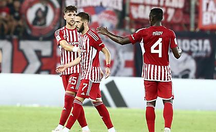 Νικολακόπουλος: «Οι τρεις παίκτες του Ολυμπιακού για τους οποίους μίλησε ο προπονητής της Φράιμπουργκ»