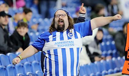 «Καλώς ήρθατε γλάροι»: Η αφίσα-καλωσόρισμα της ΑΕΚ στους οπαδούς της Μπράιτον