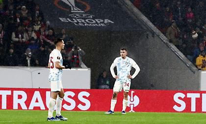 Καταρρέει ο Ολυμπιακός στο Φράιμπουργκ: Τα τέσσερα γκολ που δέχθηκε στο πρώτο ημίχρονο!