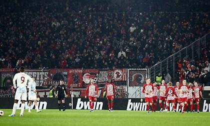 Εφιαλτικό ημίχρονο για τον Ολυμπιακό: Έγραψε το 4-0 μέσα από την περιοχή ο Σιλντίγια!