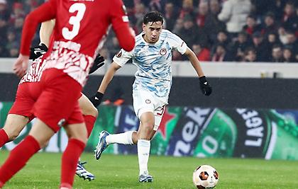 Έσε: «Συγγνώμη από τον κόσμο μας - Δεν αντιπροσωπεύει την ιστορία του Ολυμπιακού»