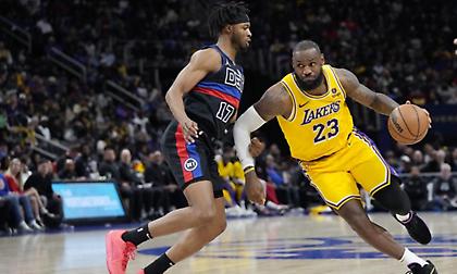 Απίστευτο: Ο ΛεΜπρόν έχει περισσότερους πόντους, ριμπάουντ και ασίστ από όλο το ρόστερ των Πίστονς!