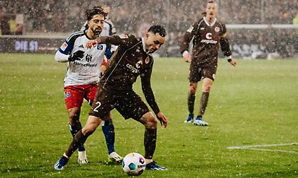 Ισόπαλο σε χιονισμένο τοπίο το ντέρμπι της Ζανκτ Πάουλι με το Αμβούργο για την Bundesliga 2