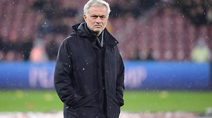 Έξαλλος ο Μουρίνιο με παίκτες του: «Επιφανειακή προσέγγιση. Έπρεπε να είχαμε κάμερες στα αποδυτήρια!»