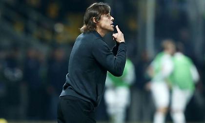 Οι αντιδράσεις Αλμέιδα, το κρεσέντο χαμένο ευκαιριών και το χειροκρότημα στο φινάλε: Η παρακάμερα από το ΑΕΚ-Μπράιτον