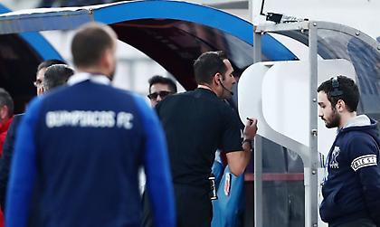 Δύο γκολ, δύο πέναλτι, δύο κόκκινες και 13’ έξτρα χρόνος: Το… επεισοδιακό πρώτο ημίχρονο στο Βόλος-Ολυμπιακός