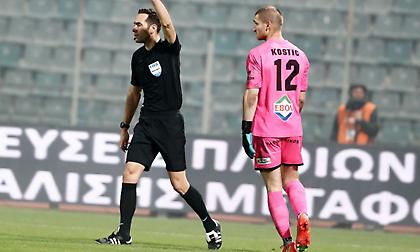 Αποχώρησε υποβασταζόμενος ο Κόστιτς του Βόλου - Είχε προβλήματα με την όρασή του λόγω δακρυγόνων