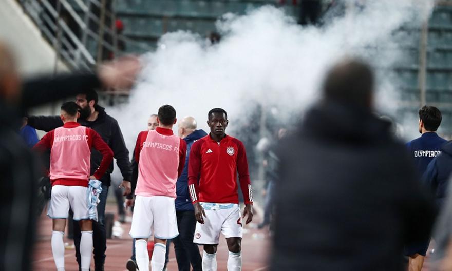 Oλοκληρώθηκε με… πασούλες η παρωδία στο Πανθεσσαλικό (VIDEO)