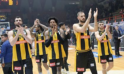 Μηχανικό πρόβλημα για το πούλμαν της ΑΕΚ Betsson BC στην Πάτρα, δεν έπαιρνε μπρος!