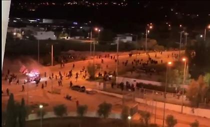 Βόλος-Ολυμπιακός: Ένταση και έξω από το Πανθεσσαλικό μετά τα επεισόδια εντός του σταδίου