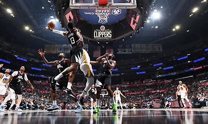 Γύρισαν από το -22 και «ξέραναν» με Τζορτζ τους Γουόριορς οι Κλίπερς!