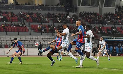 Άμεση απάντηση του Ολυμπιακού και 2-2 με  αυτογκόλ του Καλογερόπουλου