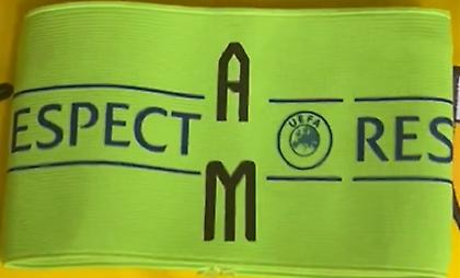 «Για τον Μιχάλη και τον Άλκη»: Με ειδικό περιβραχιόνιο η ΑΕΚ κόντρα στον Άρη