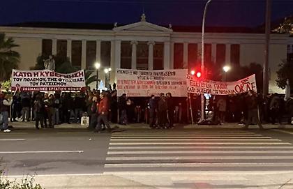Χιλιάδες στην πορεία στη μνήμη του Γρηγορόπουλου - Κλειστοί οι σταθμοί του Μετρό σε Σύνταγμα, Πανεπιστήμιο, Μοναστηράκι