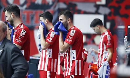 Δακρυγόνα έξω από το «Μελίνα Μερκούρη» και διακοπή στο ντέρμπι των «αιωνίων» - Τραυματίας ένας αστυνομικός