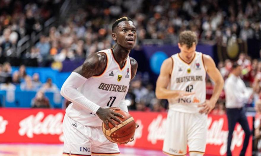 Σρέντερ: Ψηφίστηκε «Άνδρας της Χρονιάς» από το γερμανικό Playboy