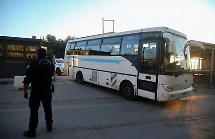 Πάνω από 200 άτομα έχουν αφεθεί ελεύθερα από τους προσαχθέντες για τον τραυματισμό του αστυνομικού στου Ρέντη