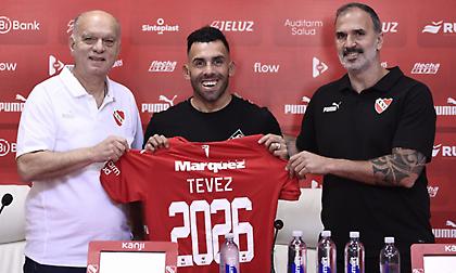 Ανανέωσε το συμβόλαιό του με την Ιντεπεντιέντε ο Κάρλος Τέβες