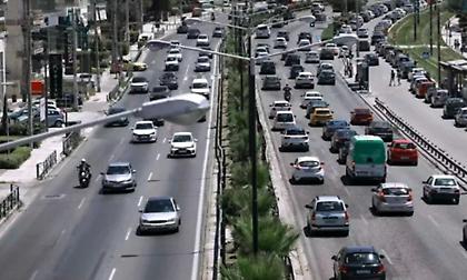 Συνεχίζονται οι καθυστερήσεις στην κάθοδο της Κηφισού λόγω ακινητοποιημένου πούλμαν