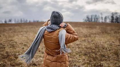 Καιρός: Τσουχτερό κρύο το Σαββατοκύριακο – Χιόνια στα ορεινά της Αττικής